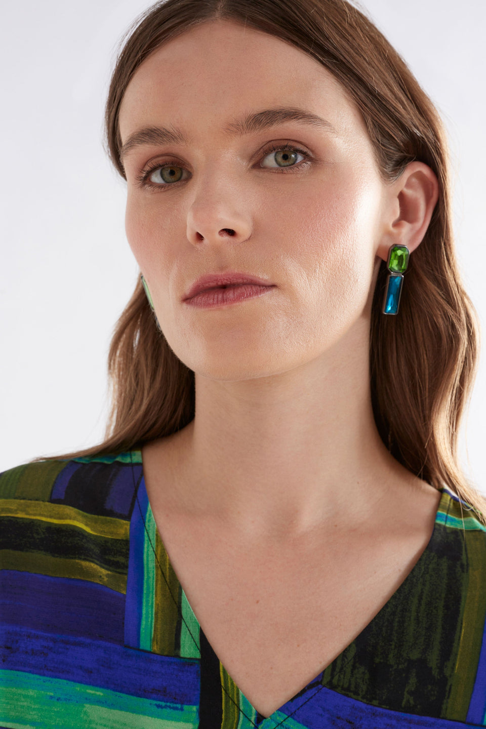 Juvel Glass Gem Asymmetric Stud Earring Model | JASPER