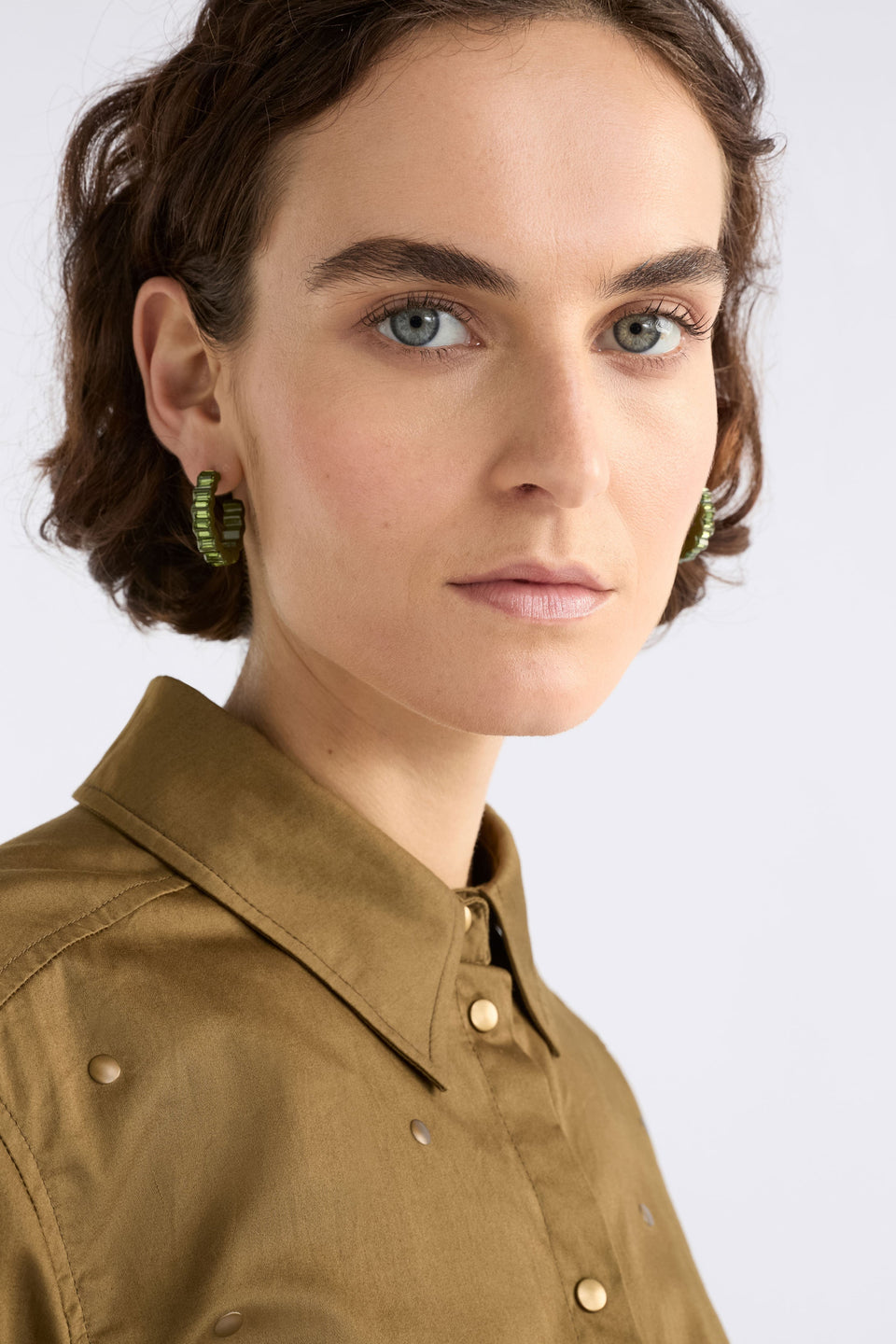 Jolle Mid Sized Zig Zag Coloured Enamel and Pattern Hoop Earring Model | DARK OLIVE