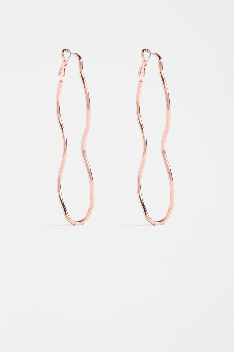 The Svel Long Hoop Earring features a dramatically elongated curved design in fine, lightweight metal for a bold yet refined statement | ROSE GOLD