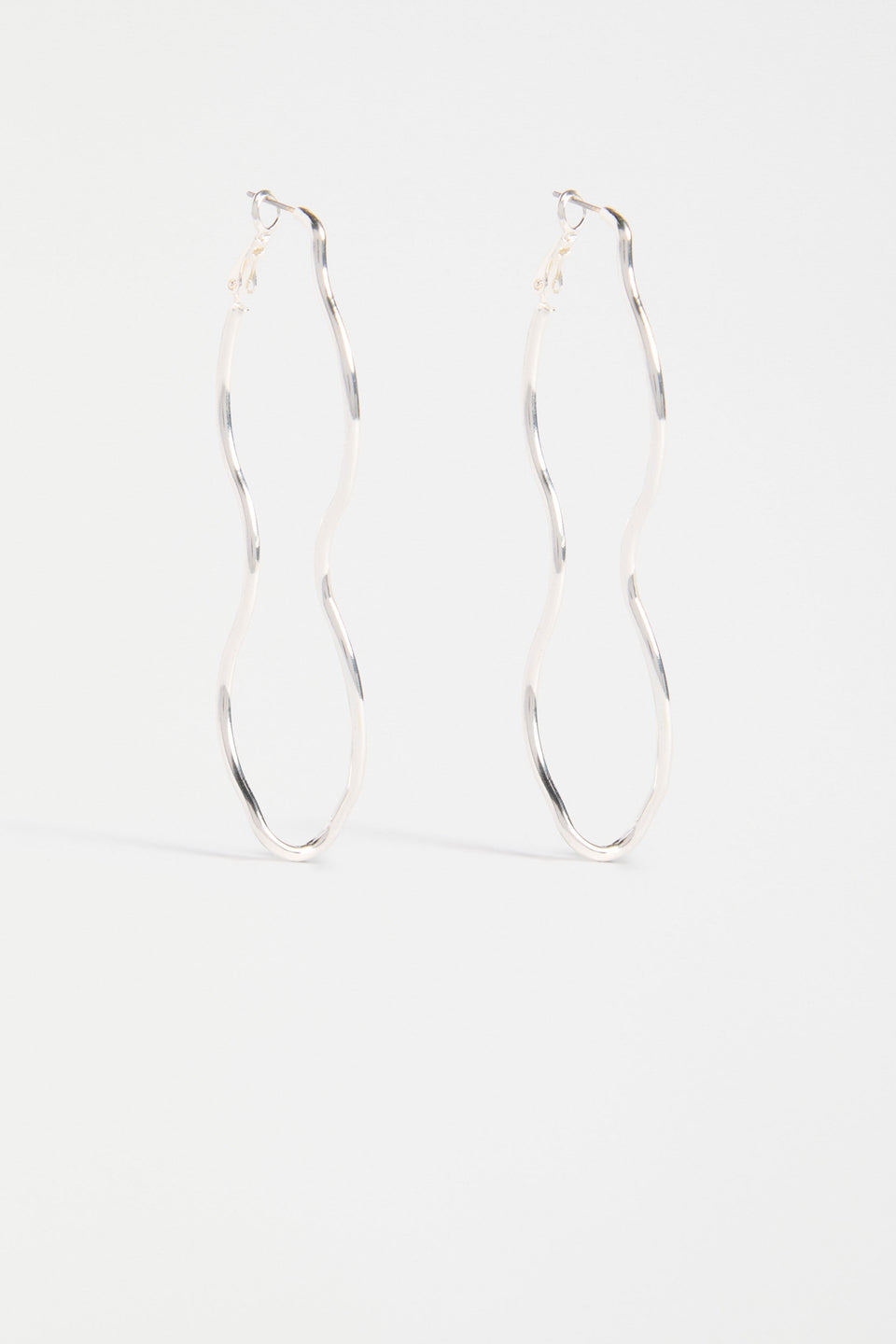 The Svel Long Hoop Earring features a dramatically elongated curved design in fine, lightweight metal for a bold yet refined statement | SILVER