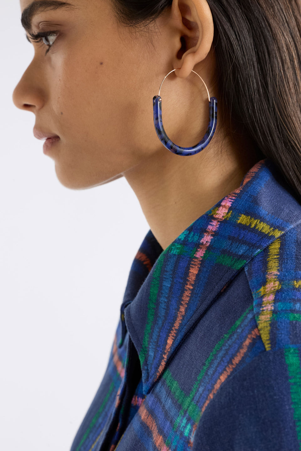 The Aki Hoop Earring features a large oval silhouette with layered acetate and a wire centre, offering a lightweight, modern statement, shown on model | BLUE TORTOISESHELL