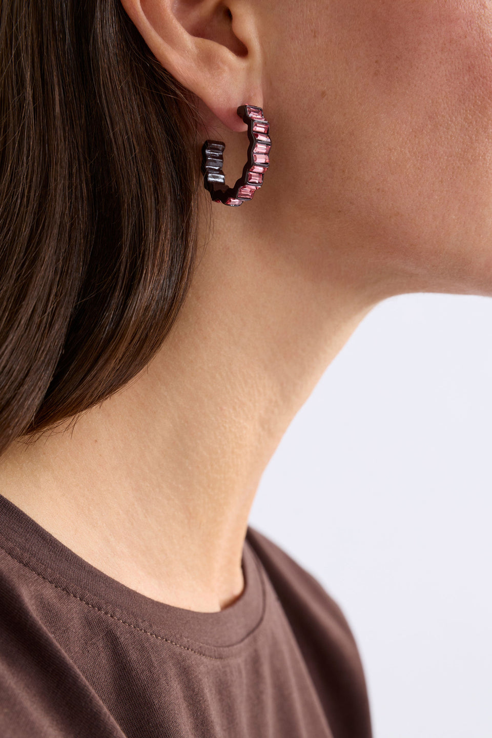 Jolle Mid Sized Zig Zag Coloured Enamel & Glass Stone Hoop Earring | ESPRESSO