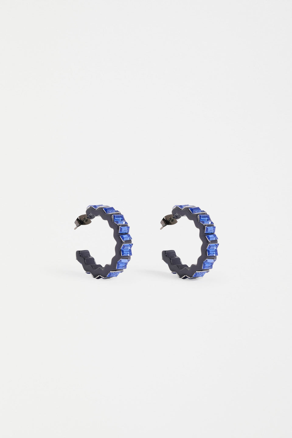 Jolle Mid Sized Zig Zag Coloured Enamel & Glass Stone Hoop Earring | MIDNIGHT