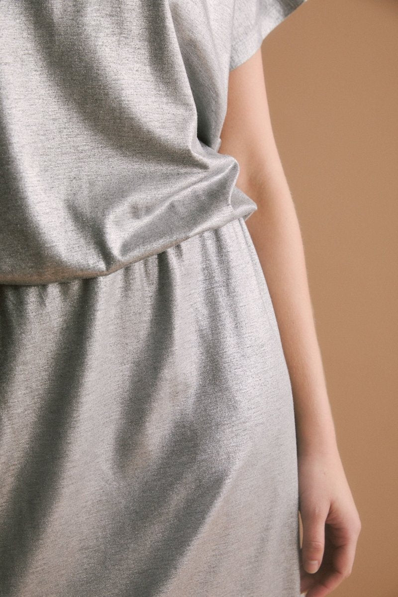 Maail Elastic Waist Metallic Silver Jersey Midi Skirt Model Front close detail | SILVER