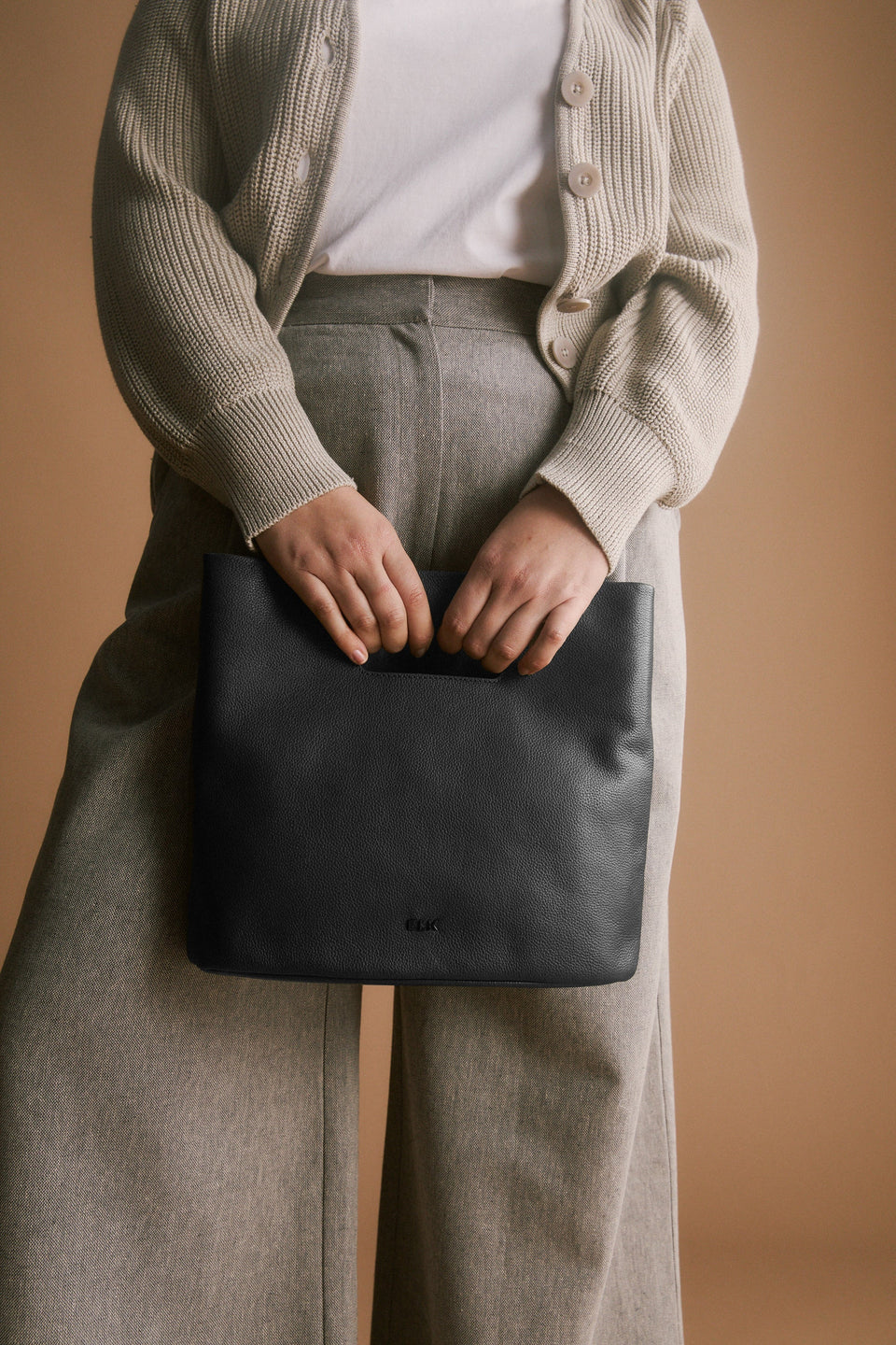 Vio Tote Flat Lay campaign | BLACK