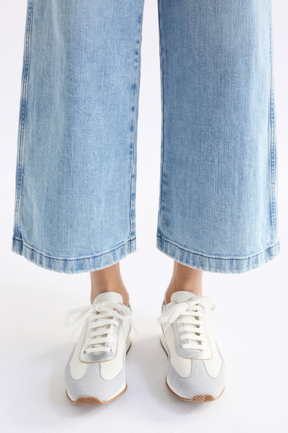 Steni Trainer Shoe on model front view of detail and shoelaces | LIGHT GREY