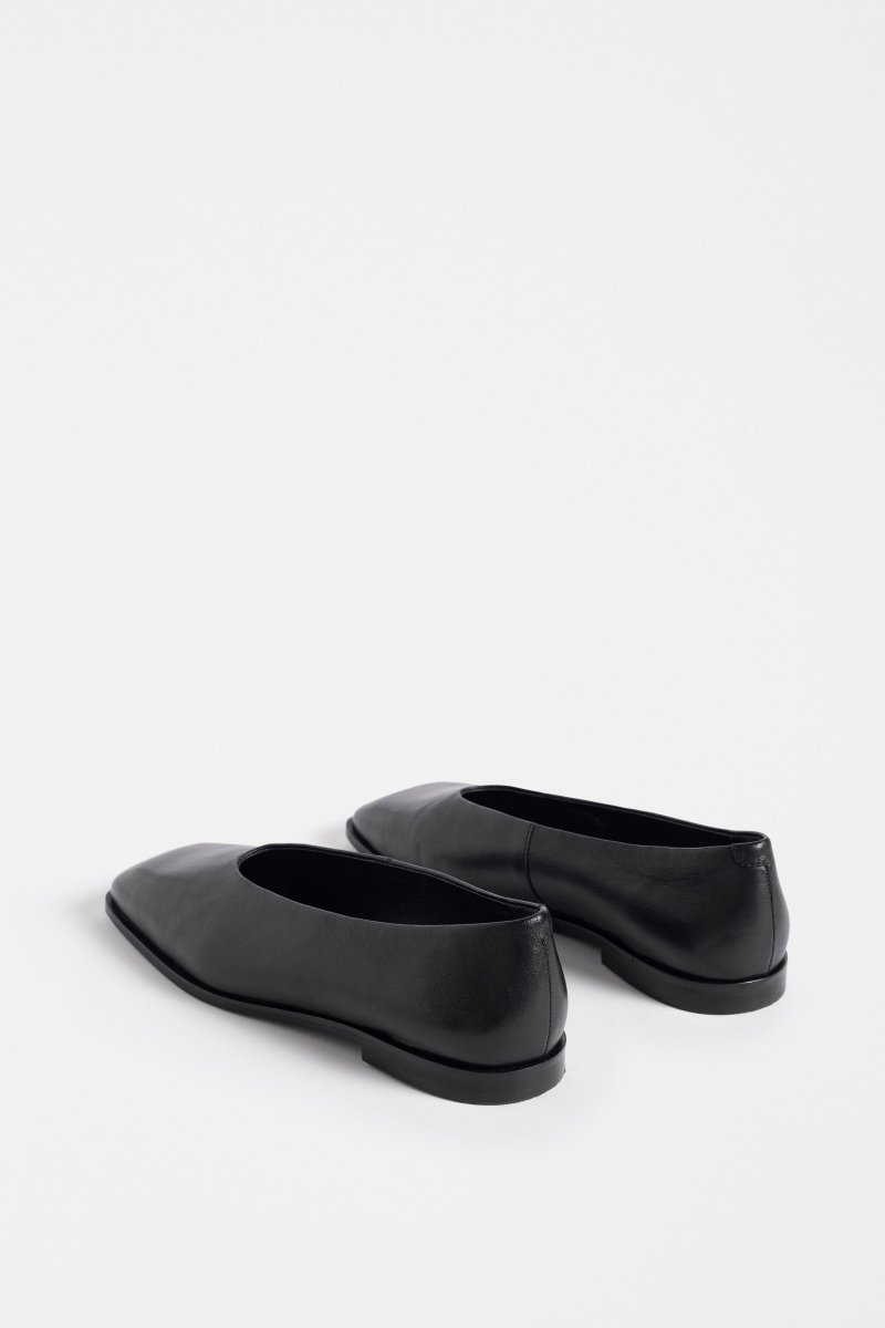 Feldde Square Toed Flat Shoe | BLACK
