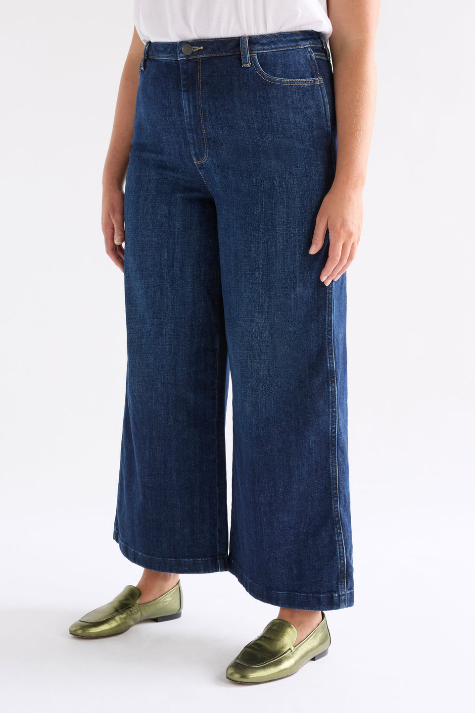 Tovi Regen Wide Leg Jean Model Chanel Front | DARK BLUE RINSE