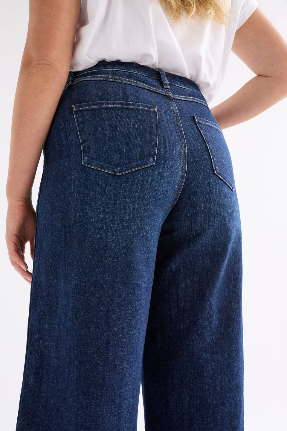 Tovi Regen Wide Leg Jean Model Chanel Back Detail | DARK BLUE RINSE