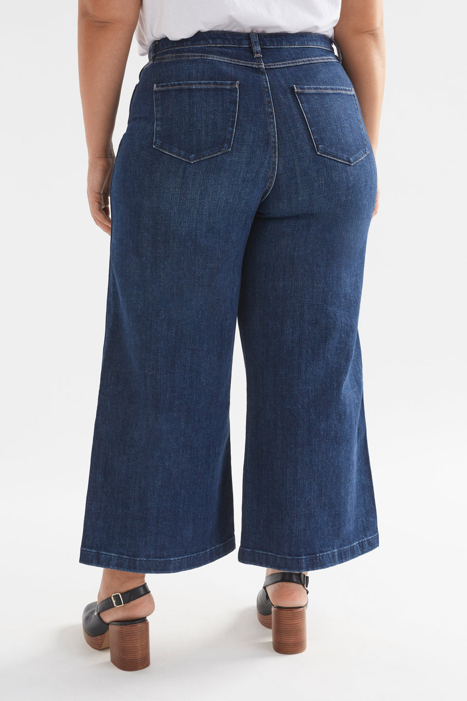 Tovi Regen Wide Leg Jean Model Back CURVE | DARK BLUE RINSE