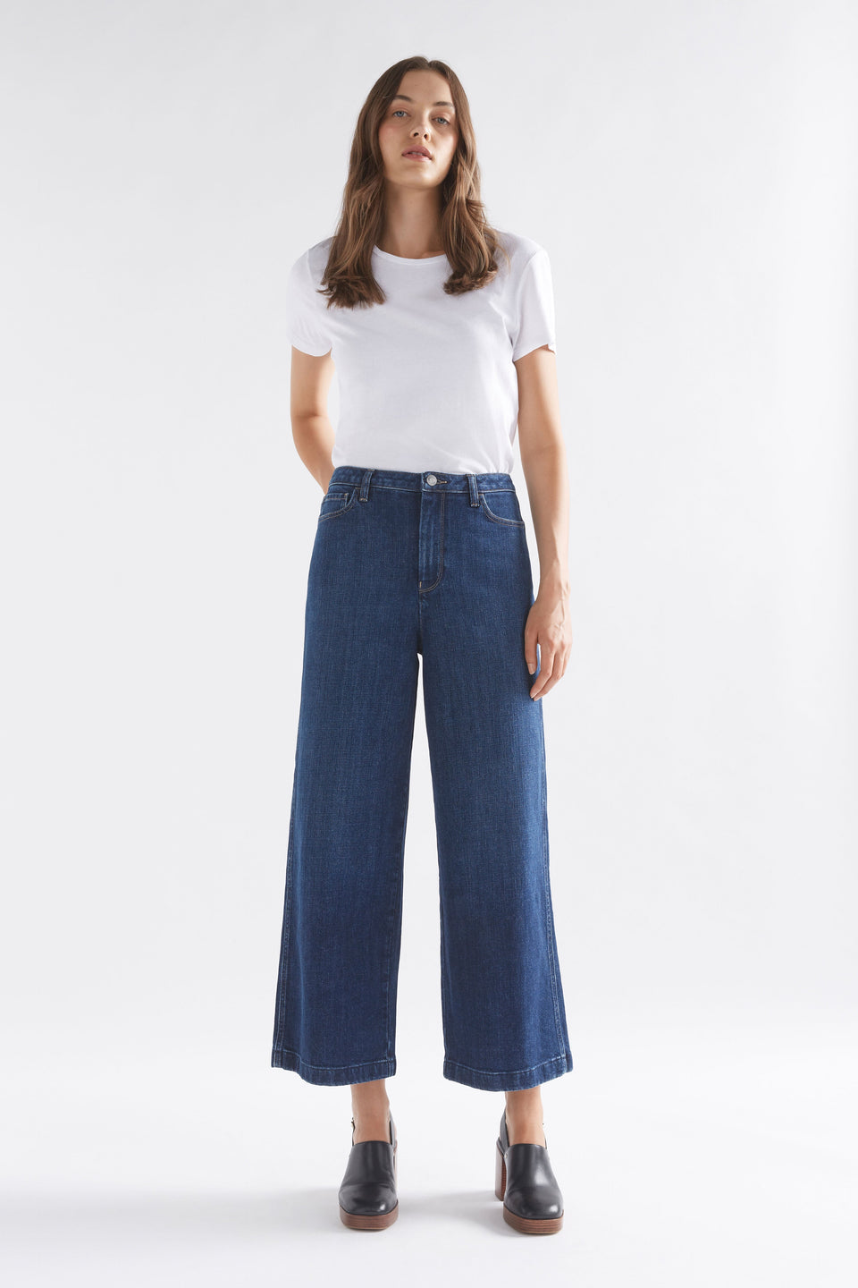 Tovi Regen Wide Leg Jean Model Front Full body | DARK BLUE RINSE