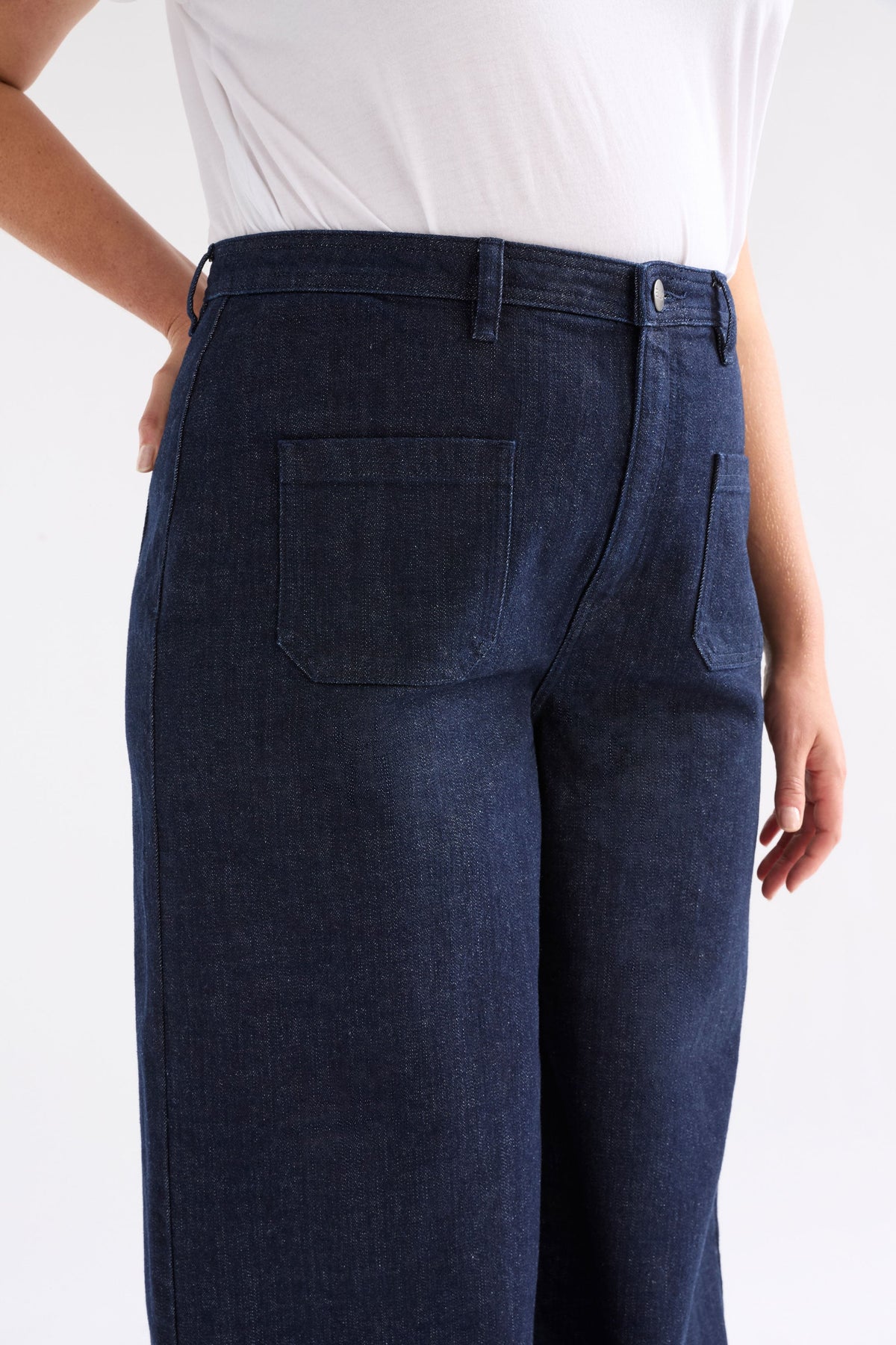 Sondern Flared Front Patch Pocket High Waisted Jean Model Chanel Front detail | RINSE WASH