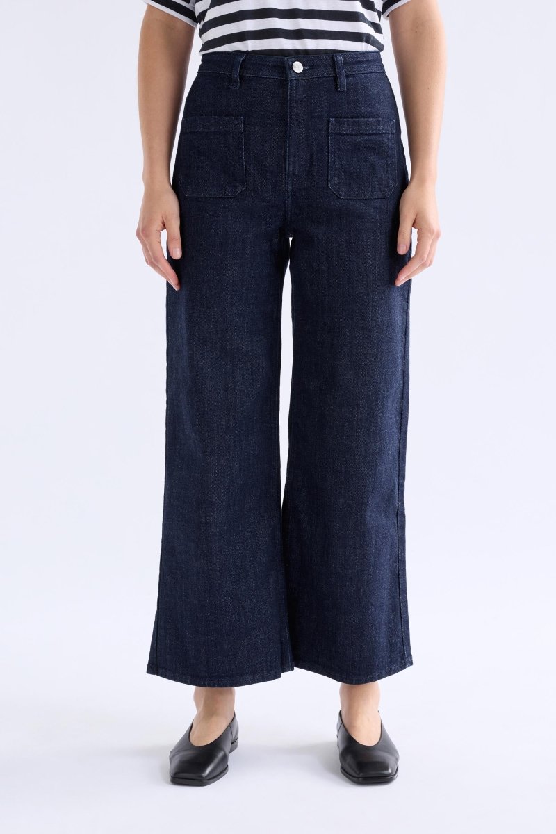 Sondern Flared Front Patch Pocket High Waisted Jean Model Front Full Body | RINSE WASH