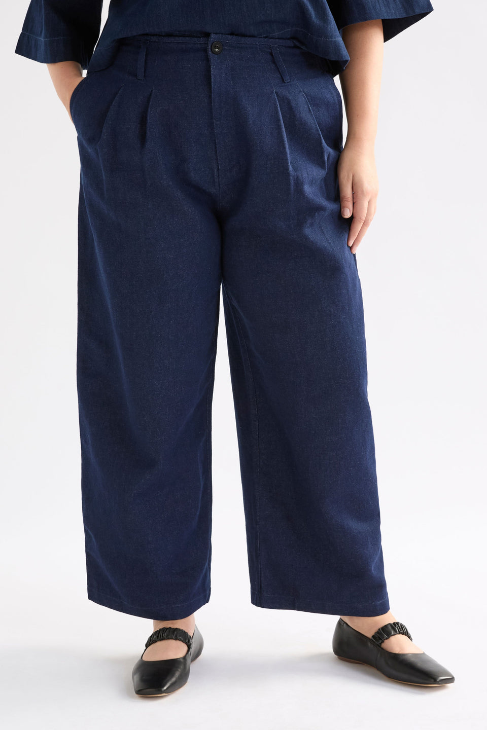 Decla Jean on Curve Model styled with shoes | DARK BLUE WASH