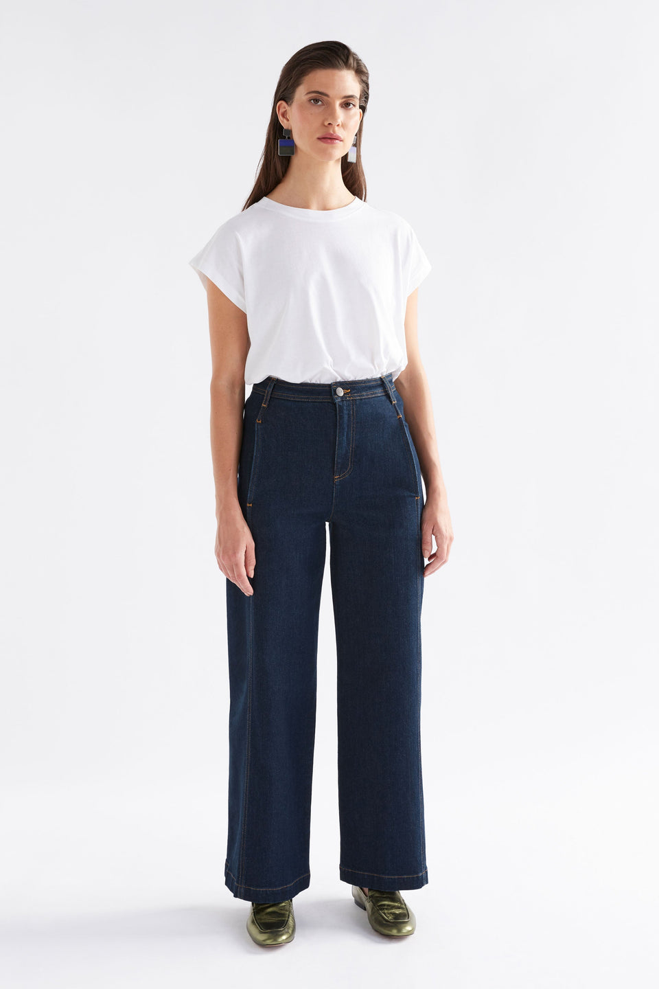 Myes Contrast Top Stich High Waist Flared Jean Model Front | DARK BLUE WASH