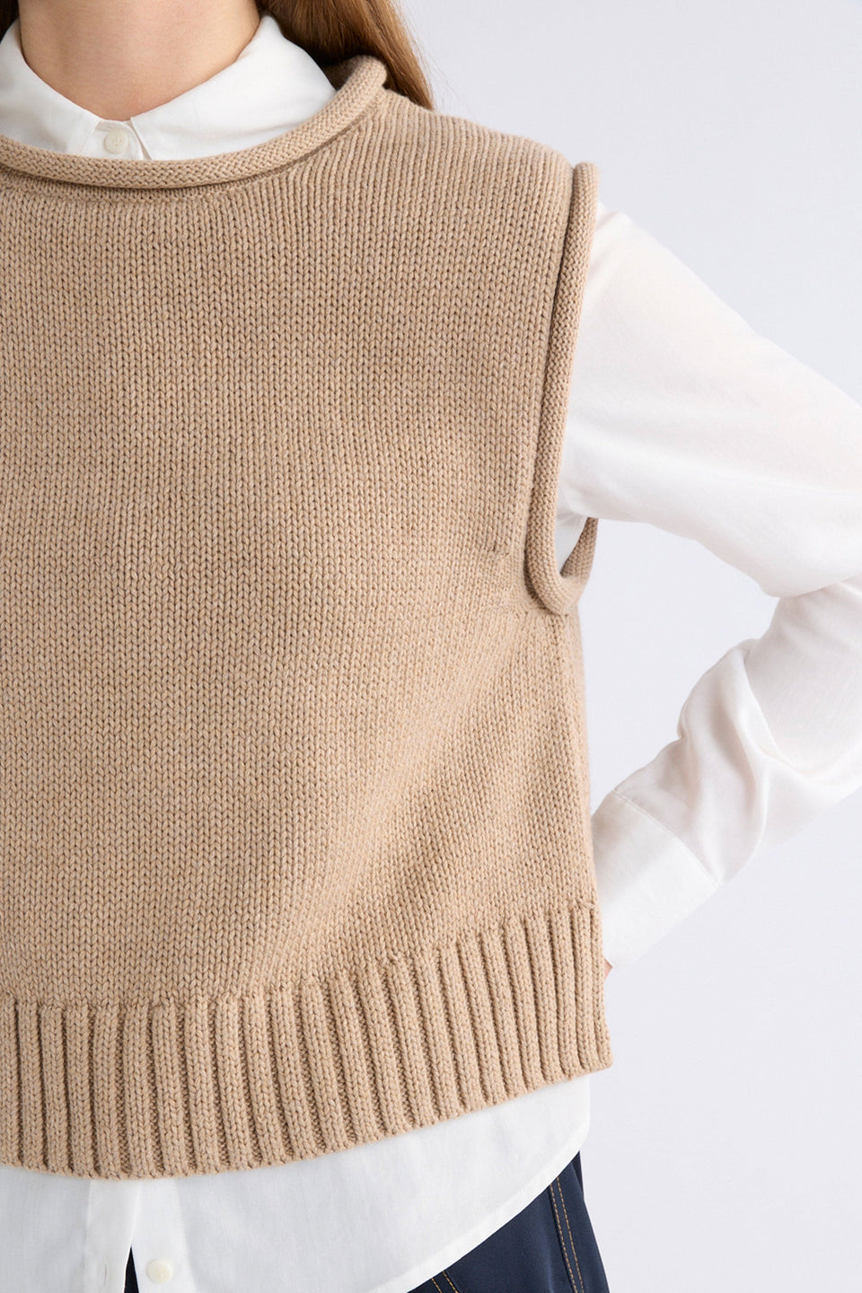 Lunel Organic Cotton Cap Sleeve Rolled Hem Cropped Vest Model Front detail | CAMEL