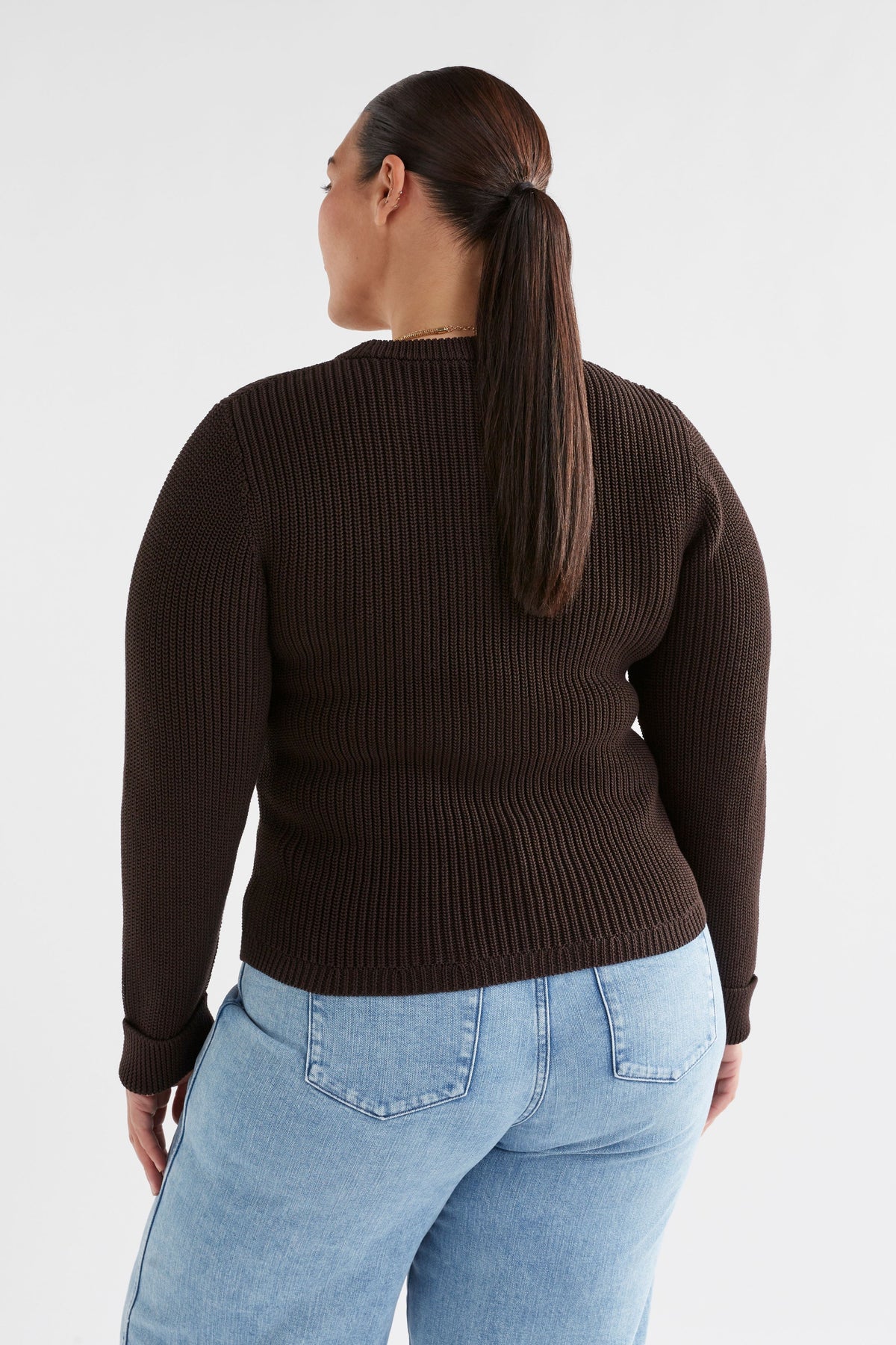 Lohn Organic Cotton Chocolate Brown Fisherman Knit Sweater Curve Model Back | CHESTNUT