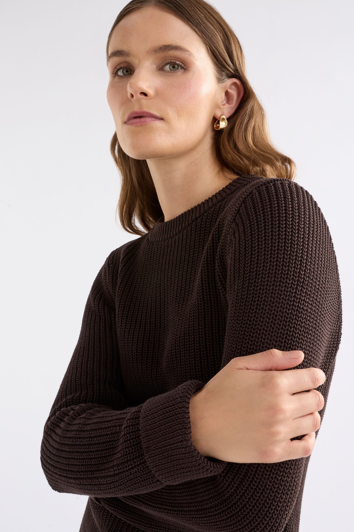Lohn Organic Cotton Chocolate Brown Fisherman Knit Sweater Model Front detail | CHESTNUT