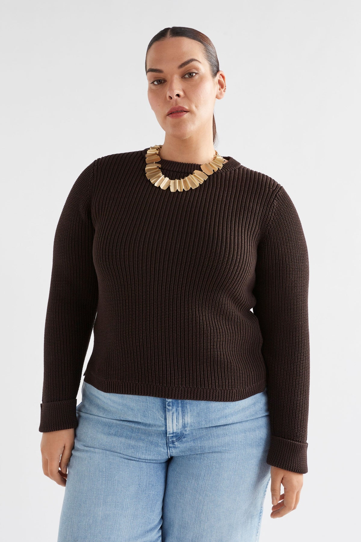 Lohn Organic Cotton Chocolate Brown Fisherman Knit Sweater Curve Model Front | CHESTNUT
