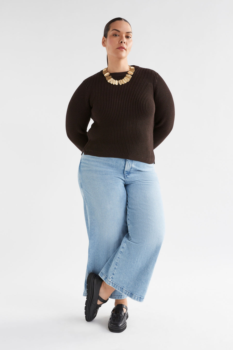 Lohn Organic Cotton Chocolate Brown Fisherman Knit Sweater Curve Model Front Full Body | CHESTNUT