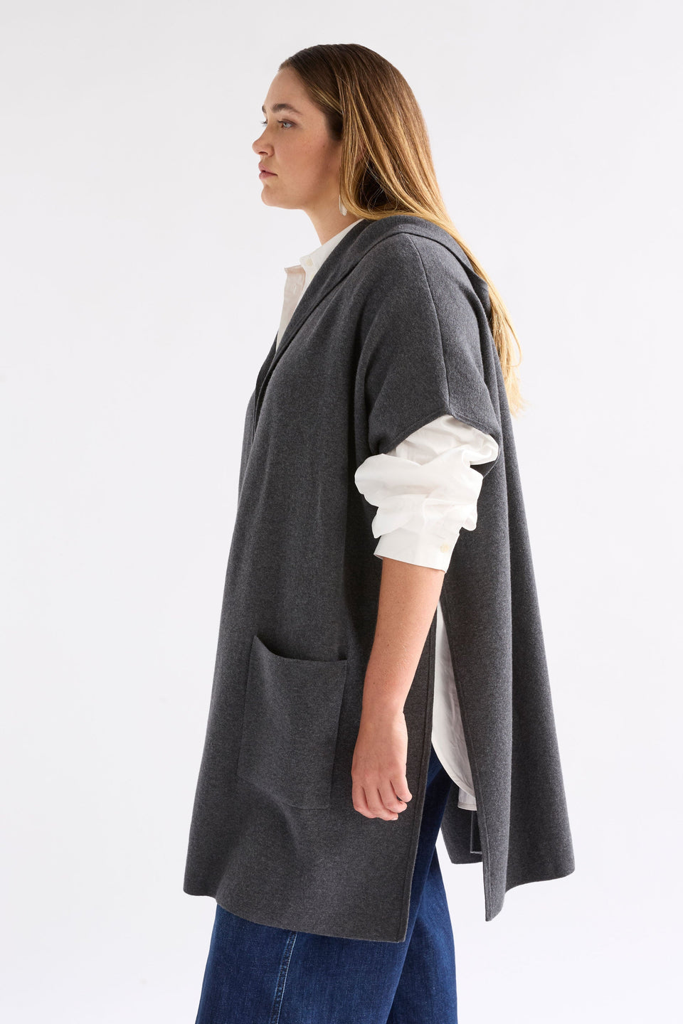 Neuwt Cotton-Wool Open Long Hooded Poncho Model Chanel Side | CHARCOAL MELANGE