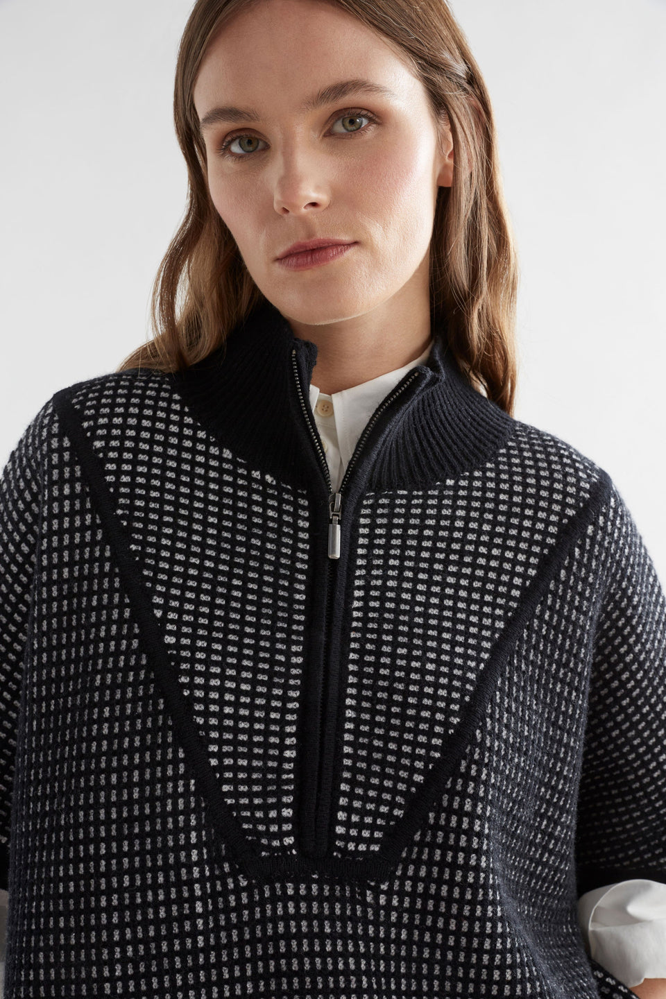 Cheil High Neck Zip Up Poncho Model Front detail | BLACK WHITE