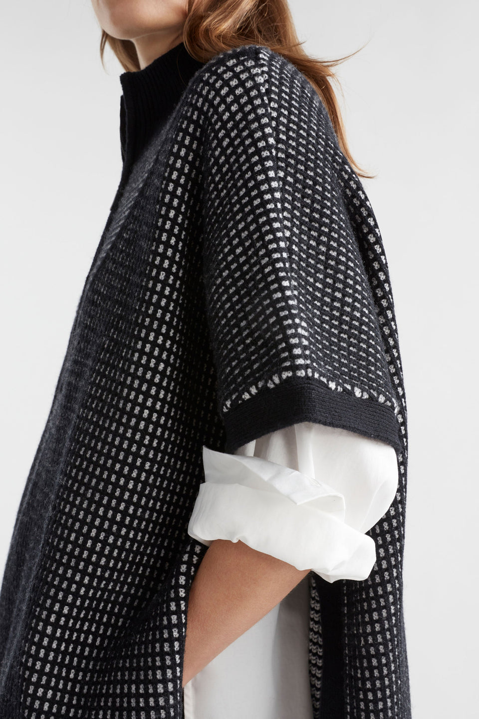 Cheil High Neck Zip Up Poncho Model Side Detail | BLACK WHITE