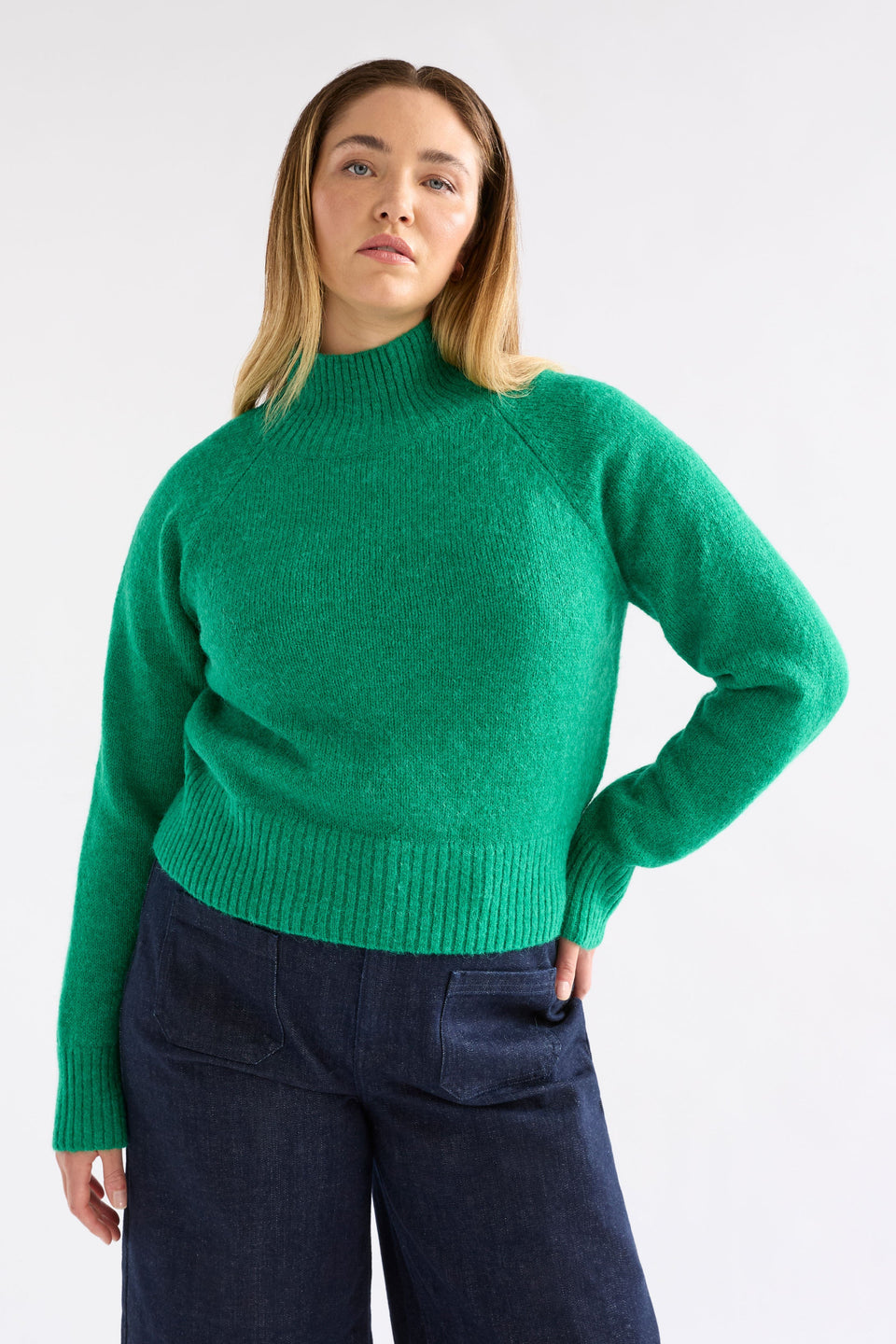 Enka Neat Fit Funnel Neck Sweater Model Chanel Front | MILAN GREEN