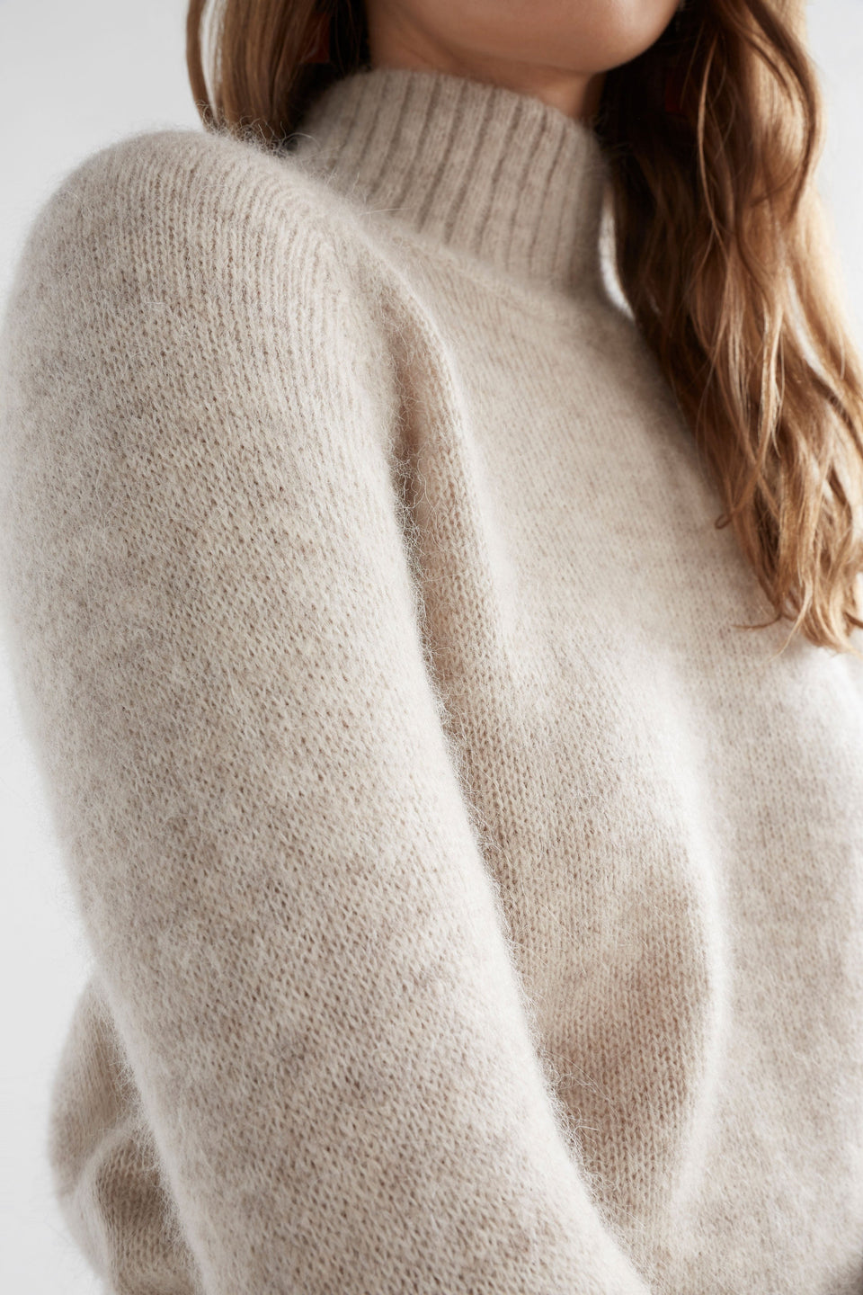 Enka Neat Fit Funnel Neck Sweater Model Front detail | ECRU