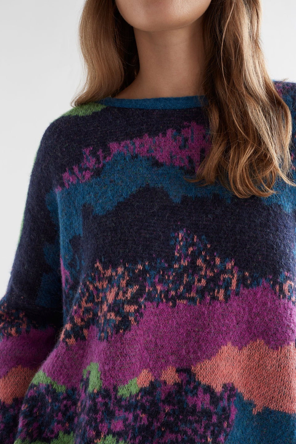 Sprache Multi Coloured Wave Pattern Oversized Knit Sweater Model Front detail | MULTI JACQUARD