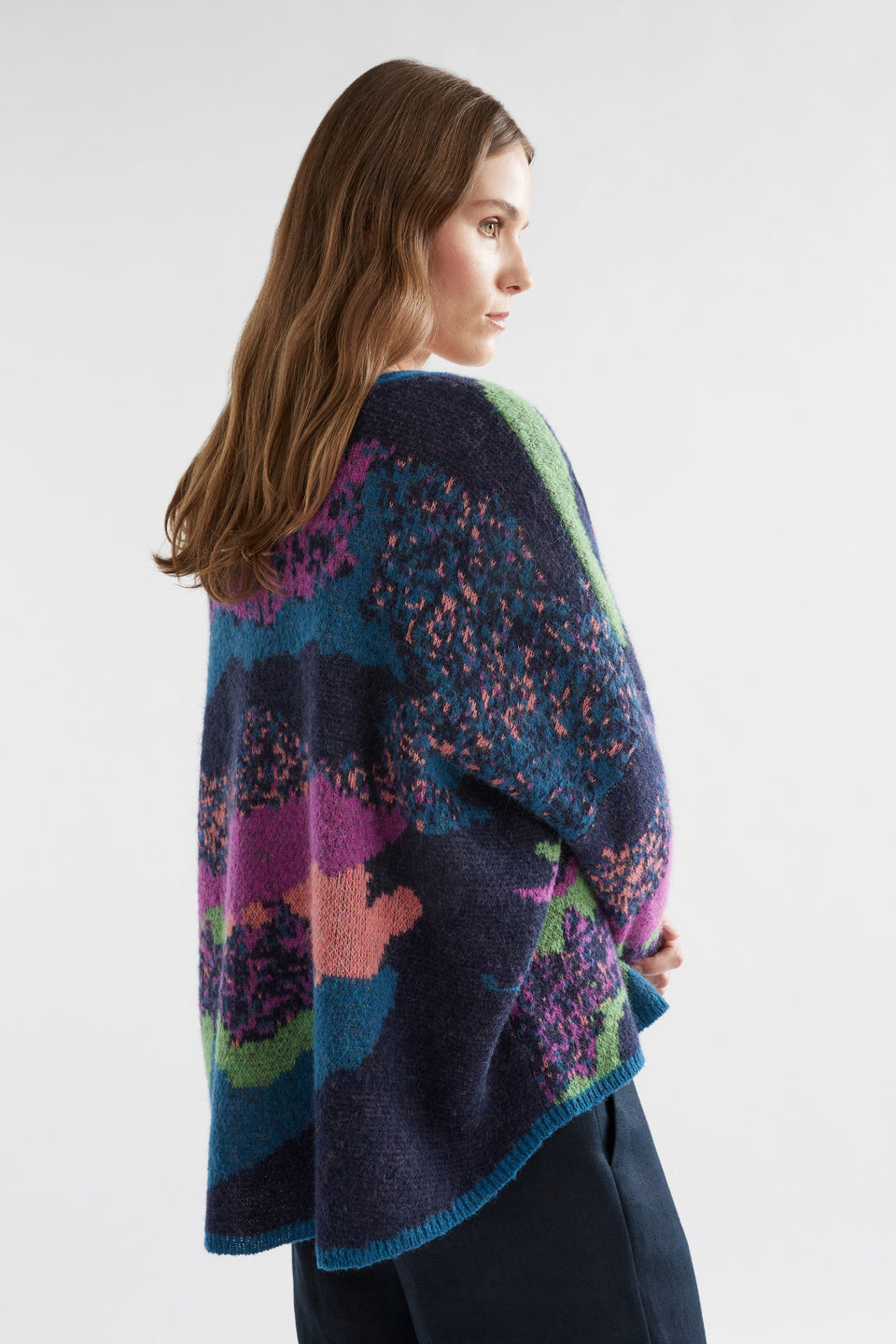 Sprache Multi Coloured Wave Pattern Oversized Knit Sweater Model Angled Side | MULTI JACQUARD