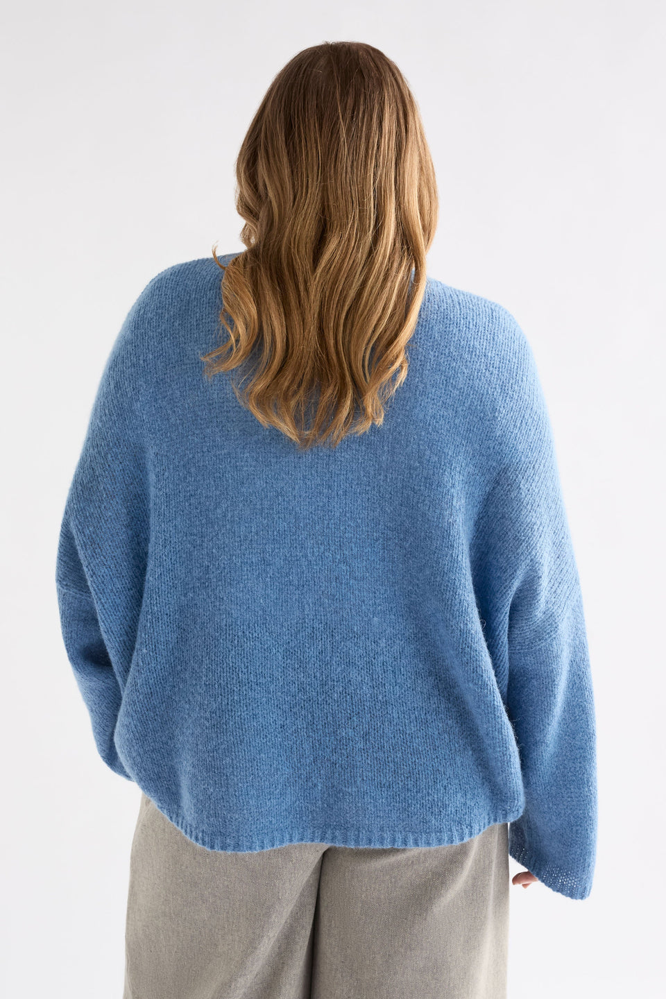 Agna Relaxed Box Fit Alpaca Yarn Knit Sweater Curve Model Back | CHAMBRAY