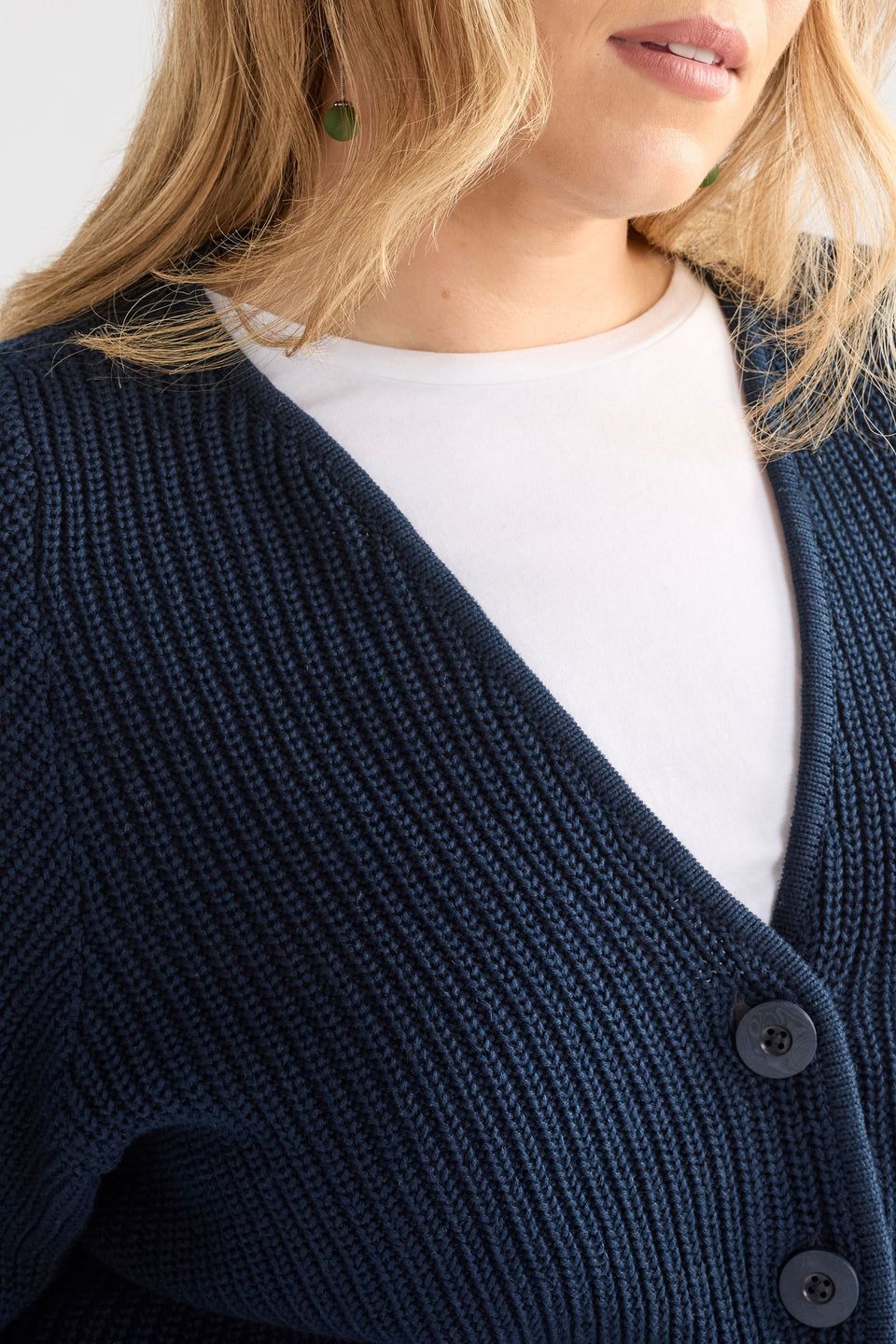 Saari Cardigan on Curve Model Close Up detail button | BRIGHT NAVY