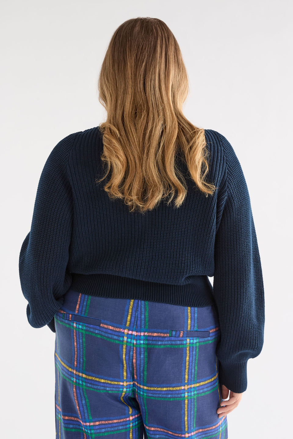 Saari Cardigan on Curve Model Back View | BRIGHT NAVY