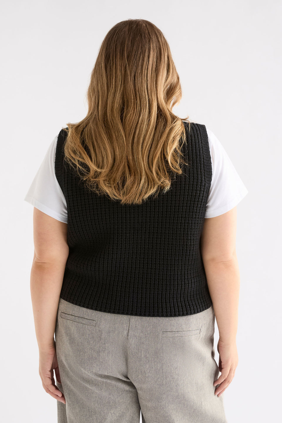 Arp Vest on Curve Model Back View | BLACK