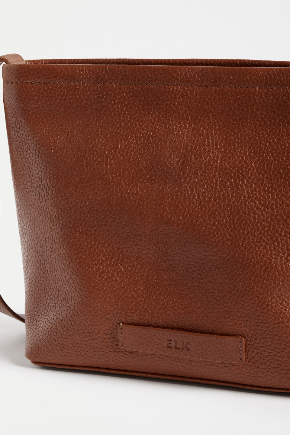 Lomi Classic Zip Up Leather Crossbody Bag Front detail | TAN
