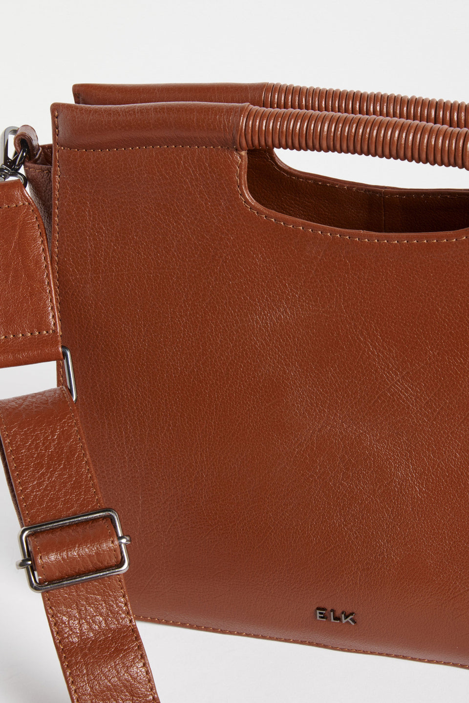 Halor Woven Strap Leather Handbag Detail | TAN