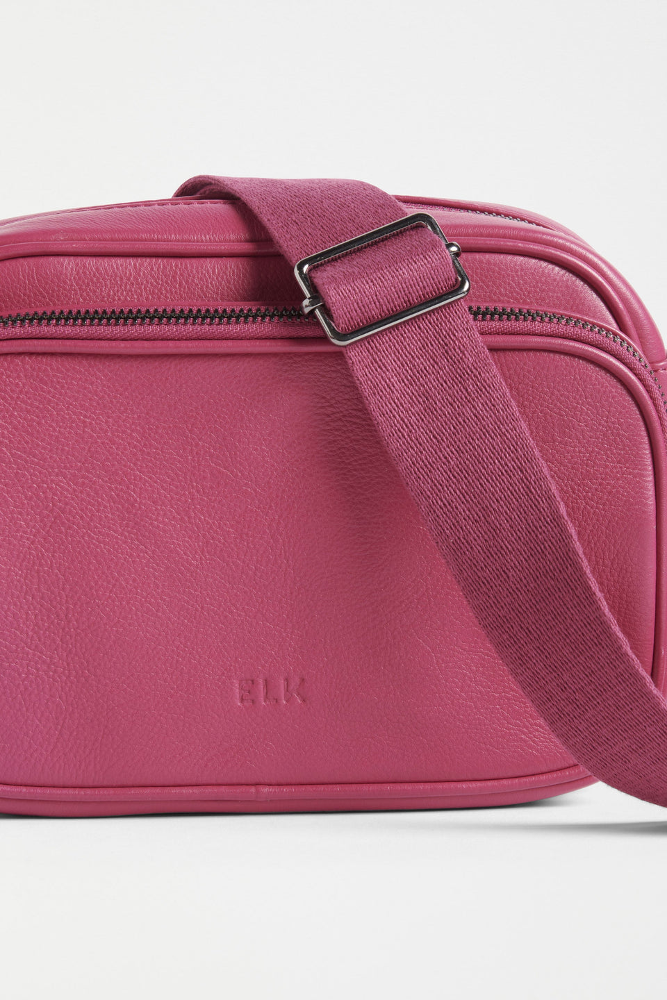 Kassel Double Compartment Leather Crossbody Bag Detail | FUCHSIA