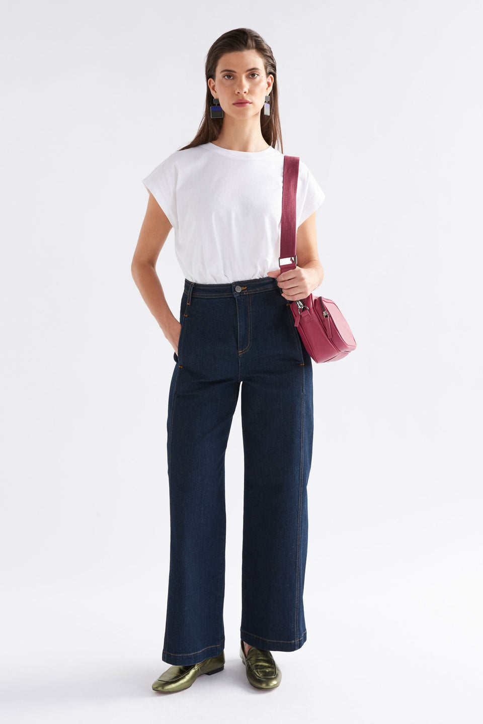 Kassel Double Compartment Leather Crossbody Bag Front model | FUCHSIA