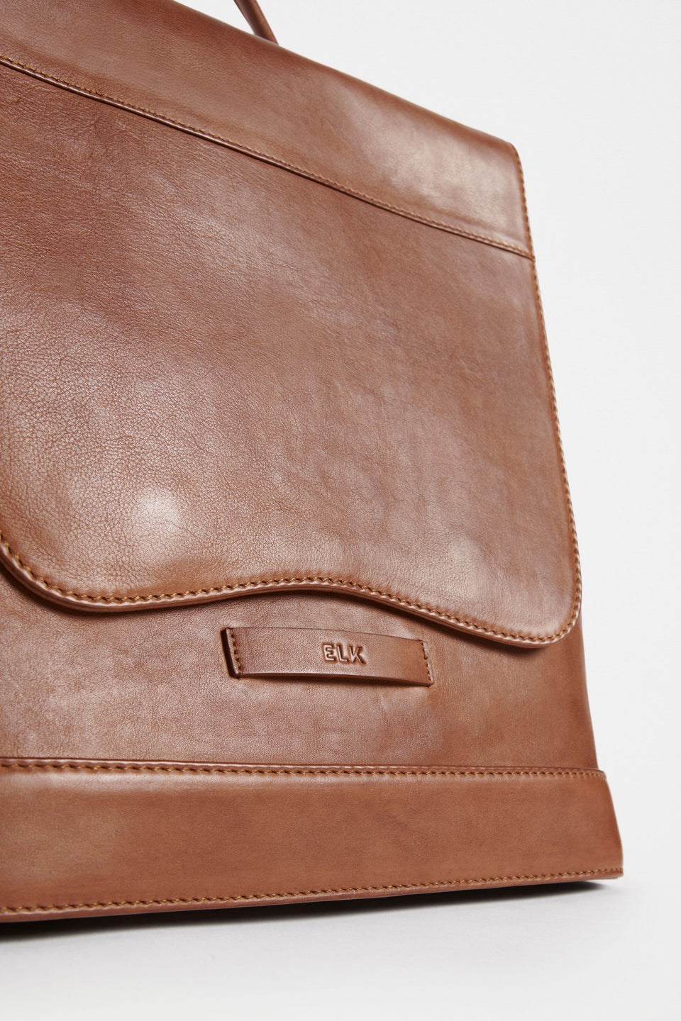 Forpa Zip-Up and Flap Leather Backpack Detail | TAN