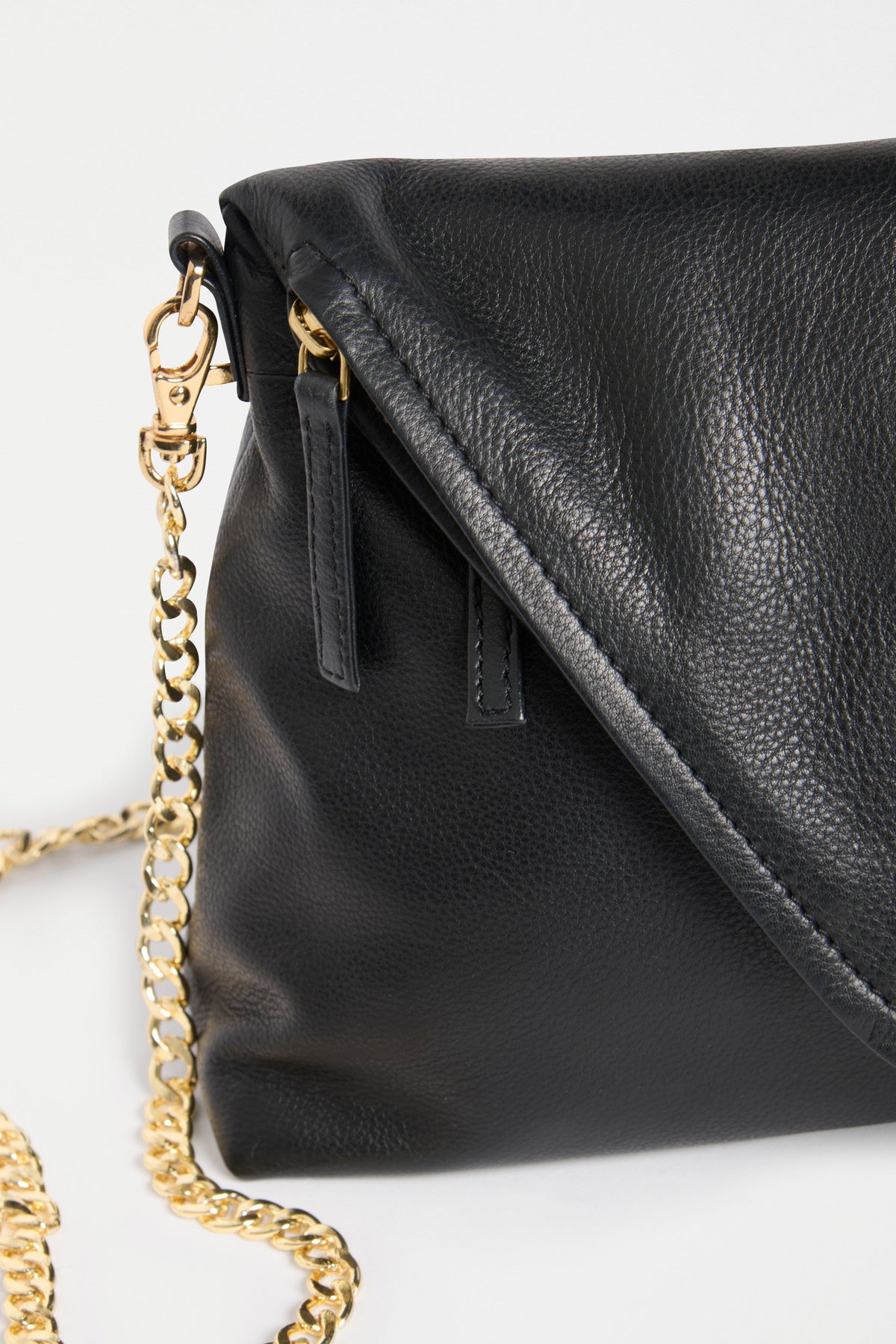 Dreii Crossbody Flat Lay Close Up with gold strap detail | BLACK