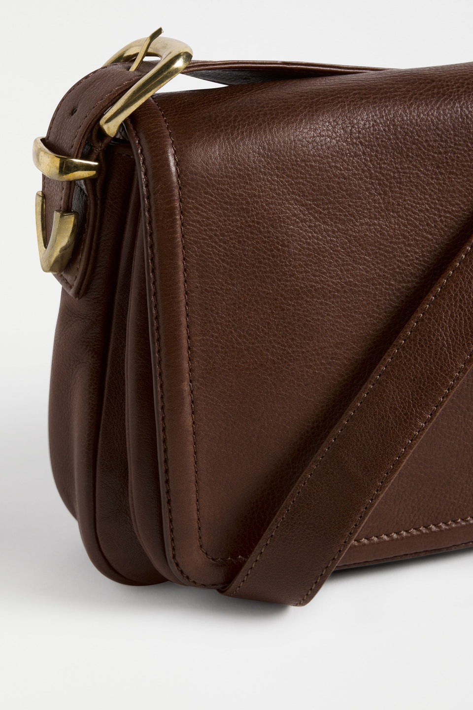 Spenne Crossbody Bag Flat Lay Close Up of strap detail and buckle | SIENNA