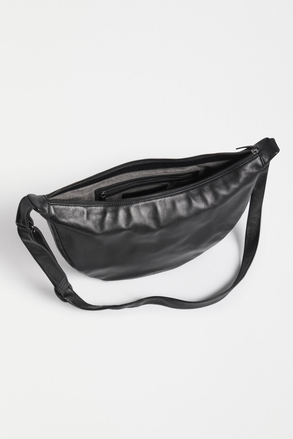 Junn Bag Flat Lay inside pockets | BLACK