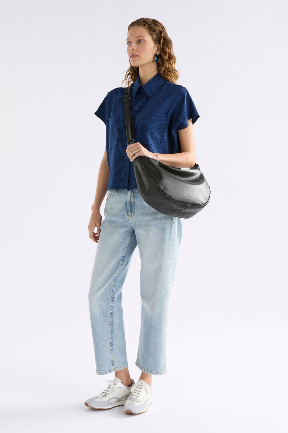 Junn Bag on model full body | BLACK