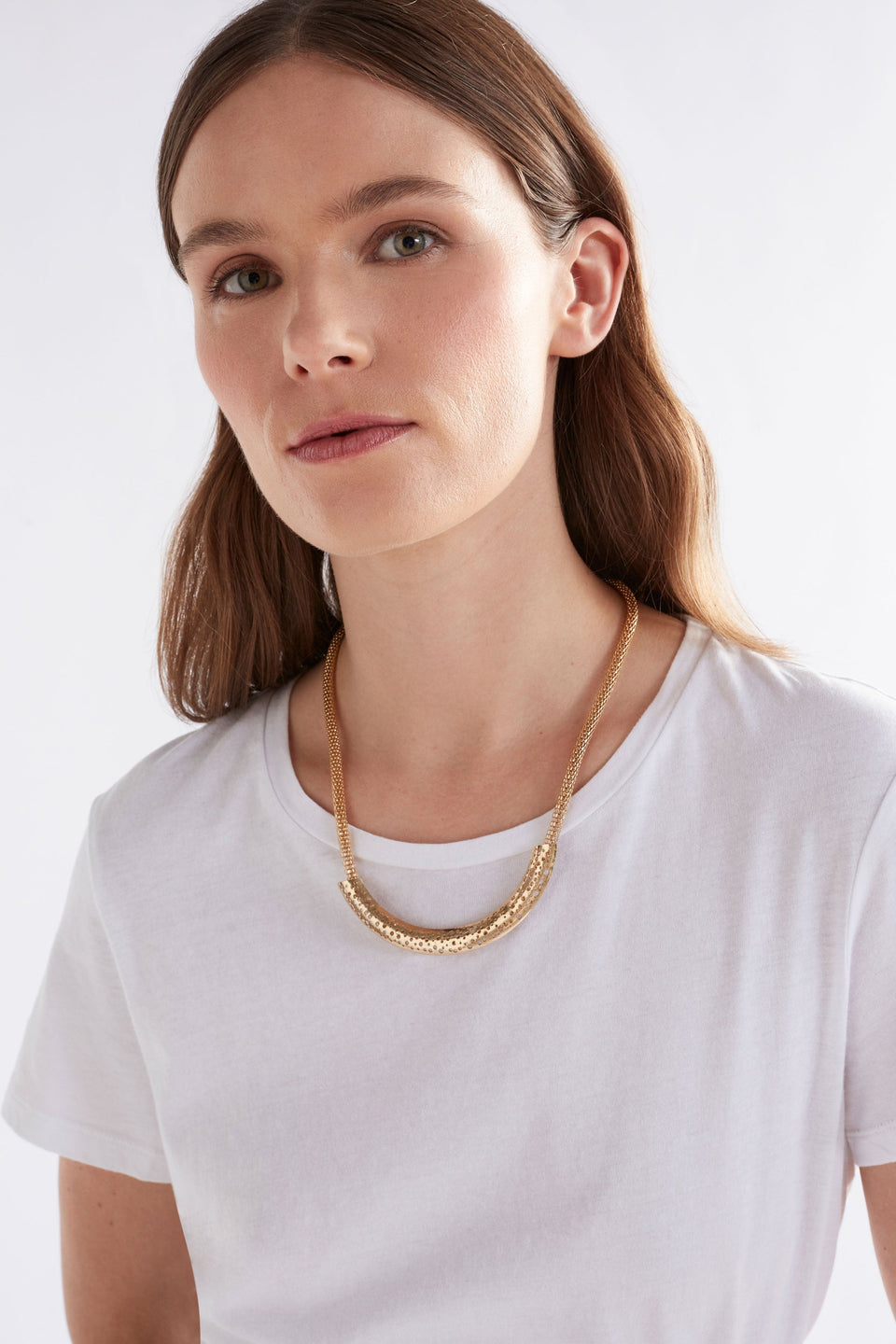 Hulle Metallic Gold Simple Sculptural Necklace Model | GOLD