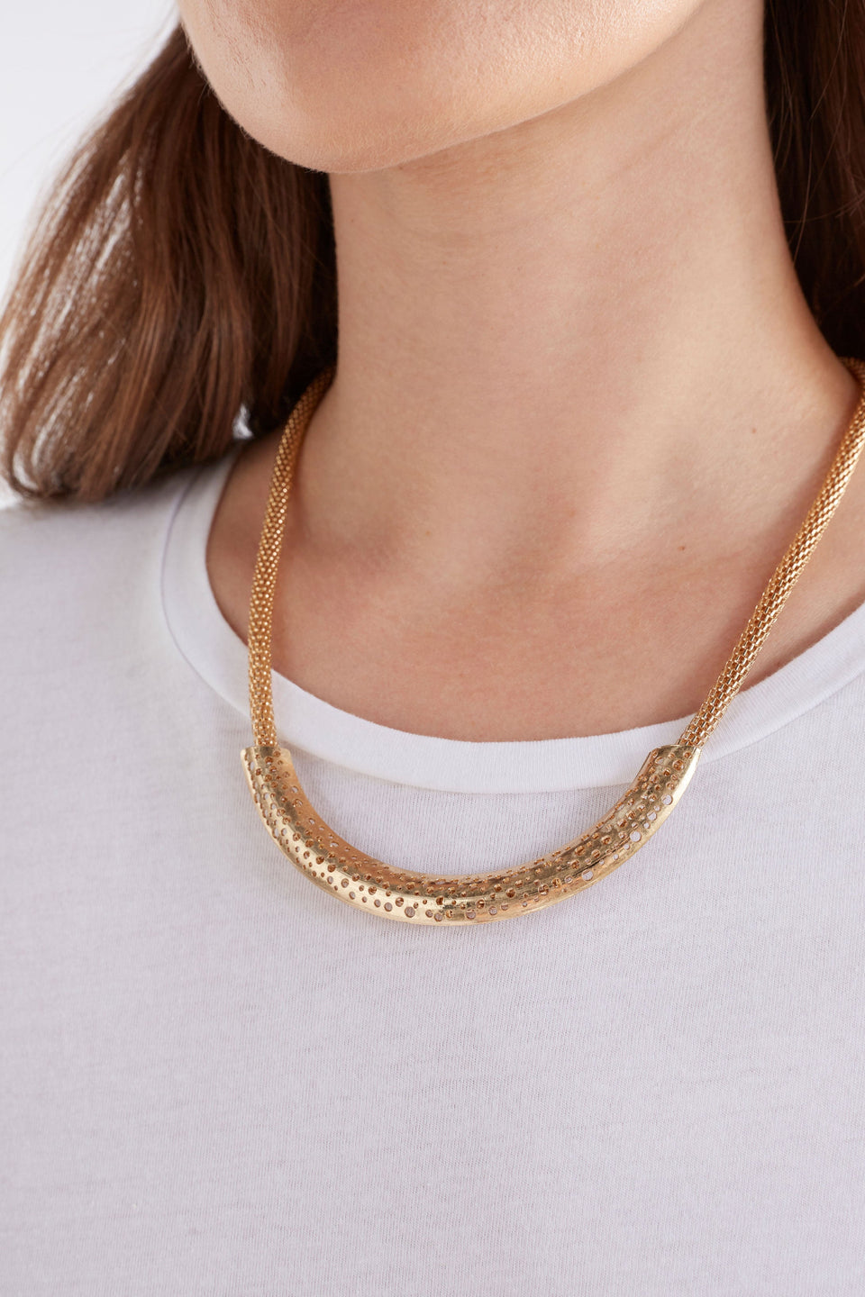 Hulle Metallic Gold Simple Sculptural Necklace Crop | GOLD