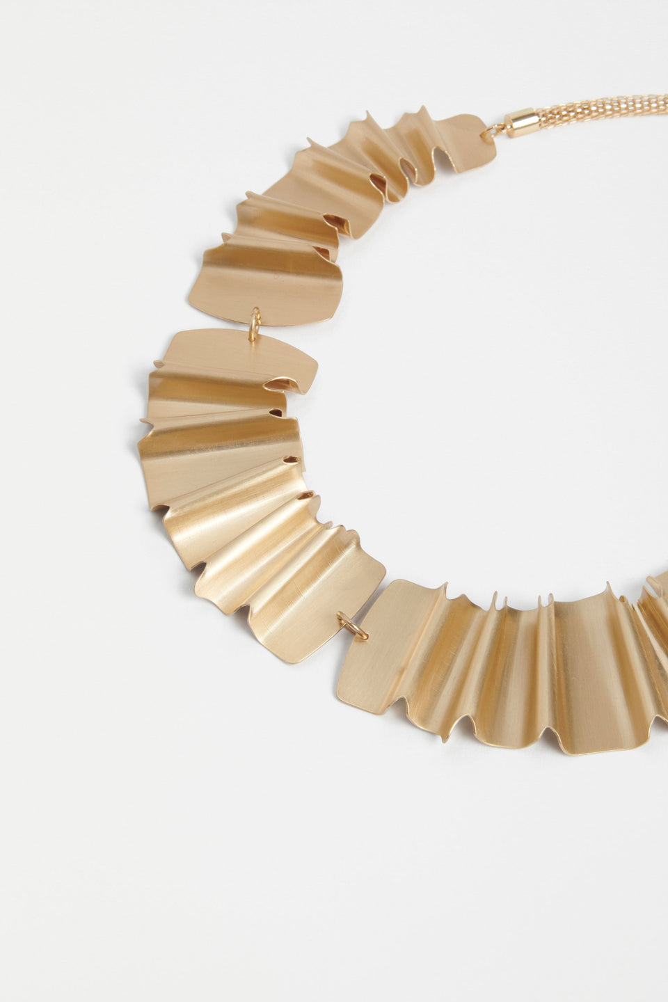 Feldde Organic Shaped Matte Short Statement Necklace detail | GOLD