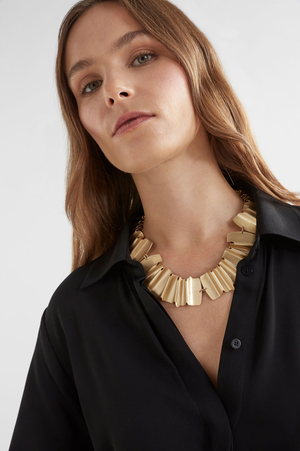 Feldde Organic Shaped Matte Short Statement Necklace Model | GOLD