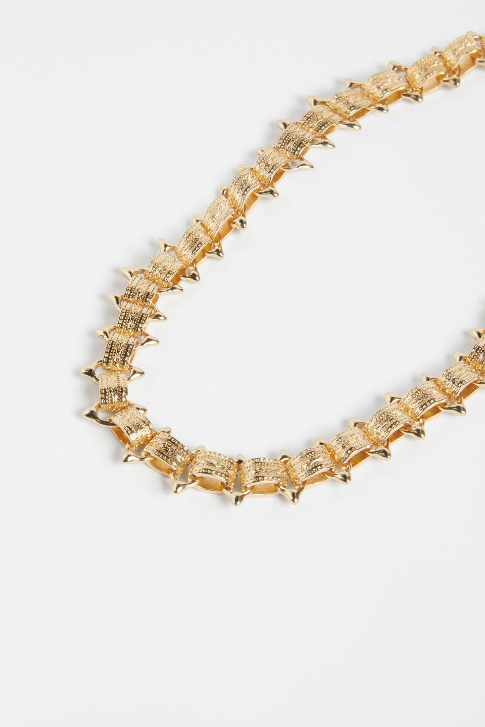 Hvass Chunky Metallic Short Necklace Detail | GOLD