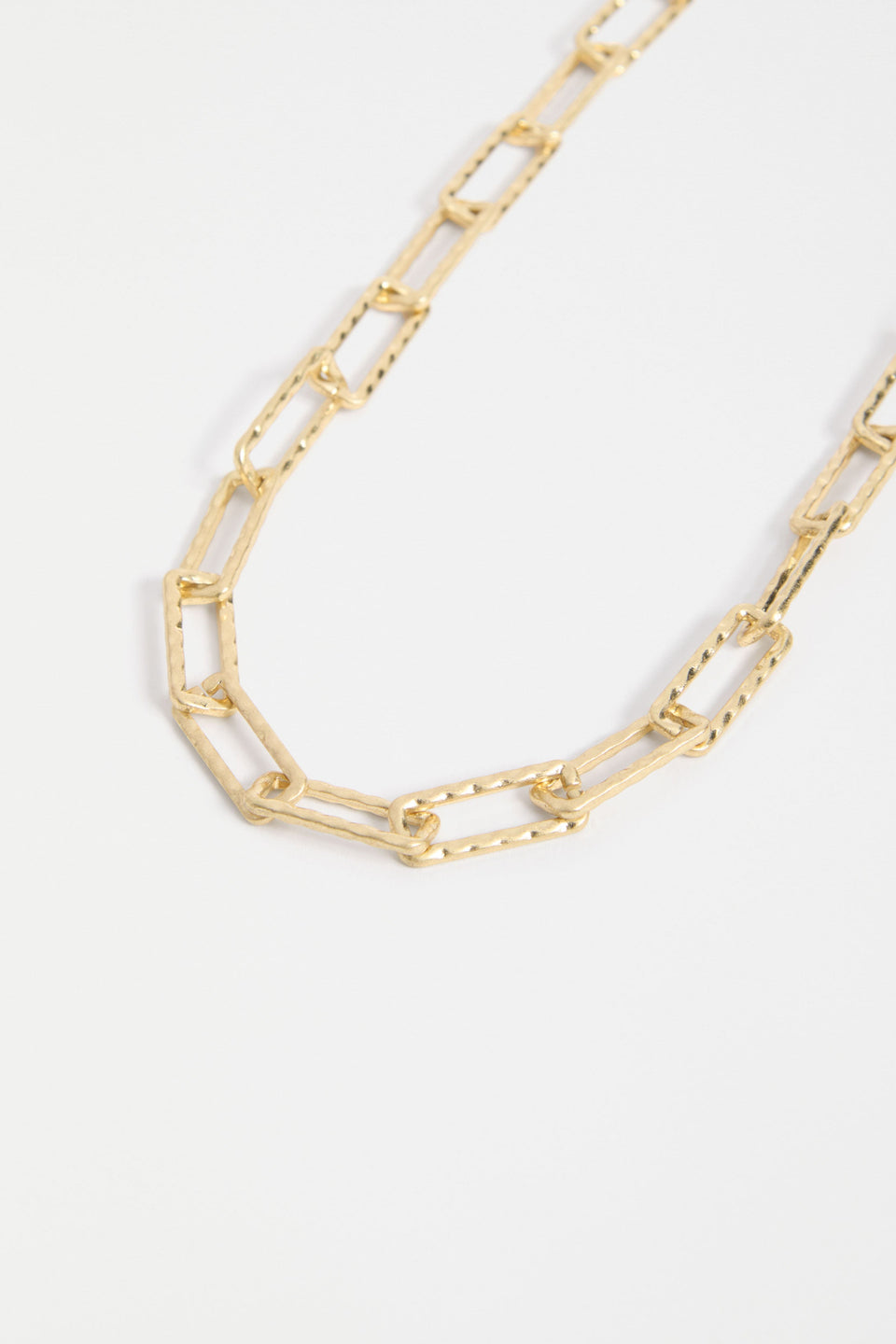 Ringva Necklace Flat Lay close up of chain detail | GOLD